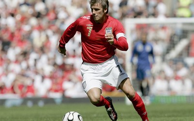 天行电竞热评-泰特替补席怒喷裁判被罚上看台